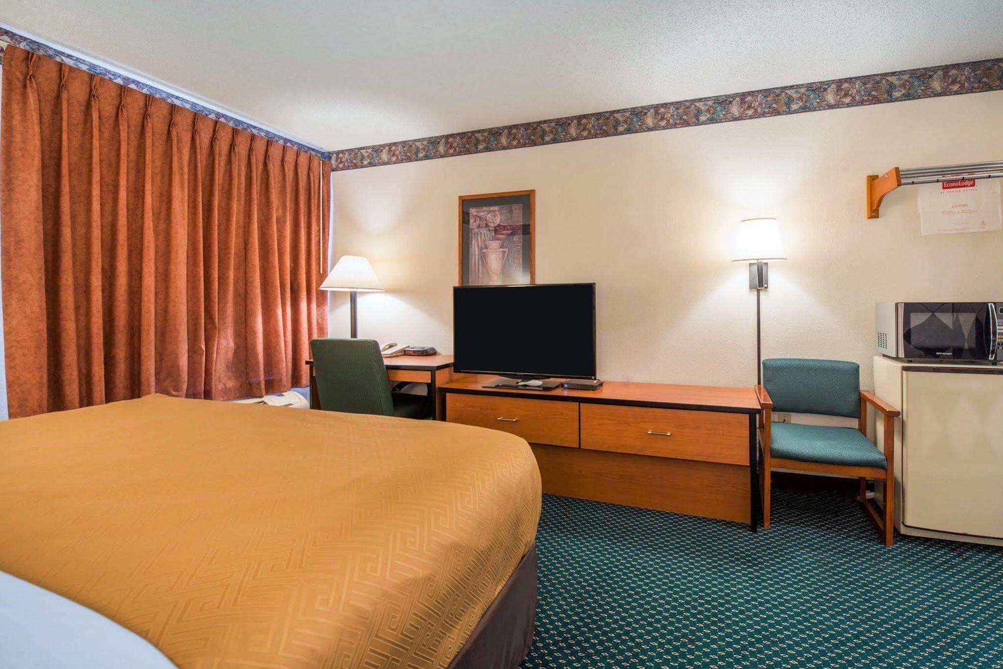 Econo Lodge Pueblo Esterno foto